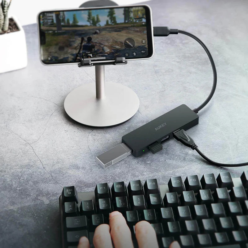 موزع USB-C فائق النحافة مع 4 منافذ USB 3.0 - أسود