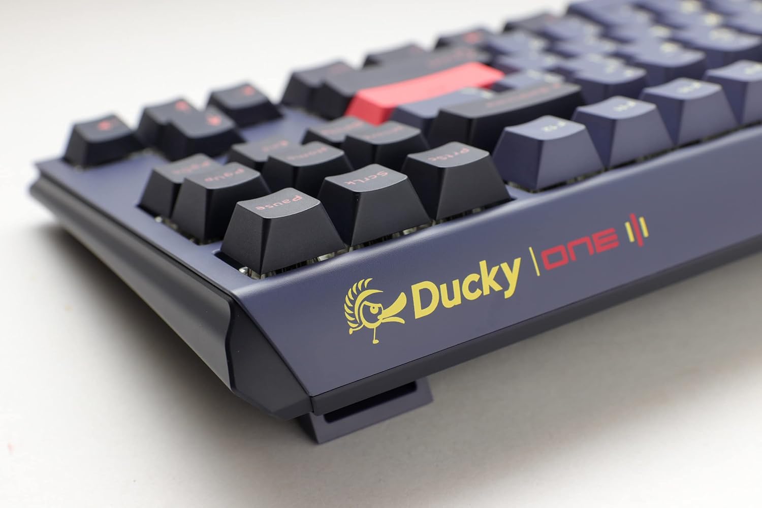 Ducky One 3 كوزميك بلو TKL 80% مفتاح شيري أحمر - أمريكي