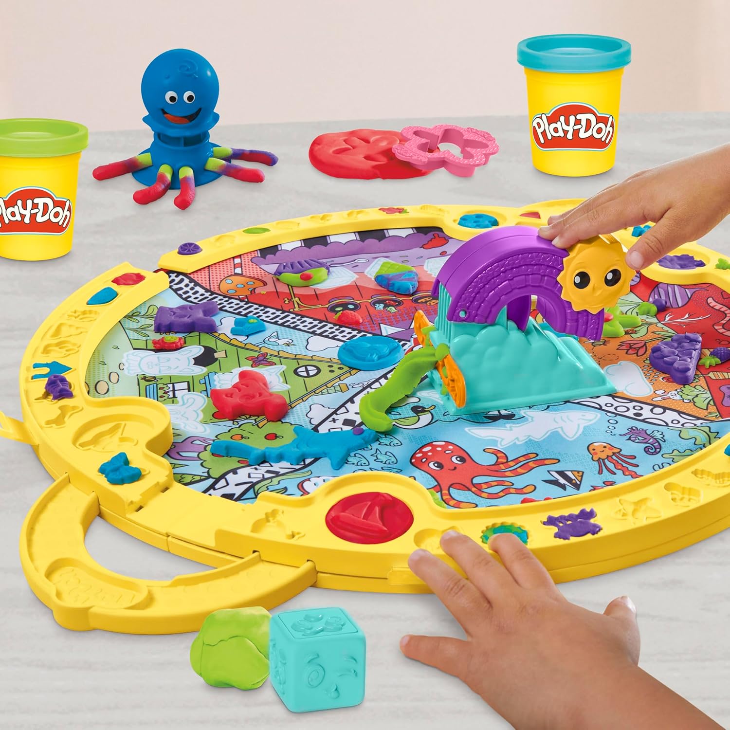 Play-Doh Fold & Go Playmat Starter Set