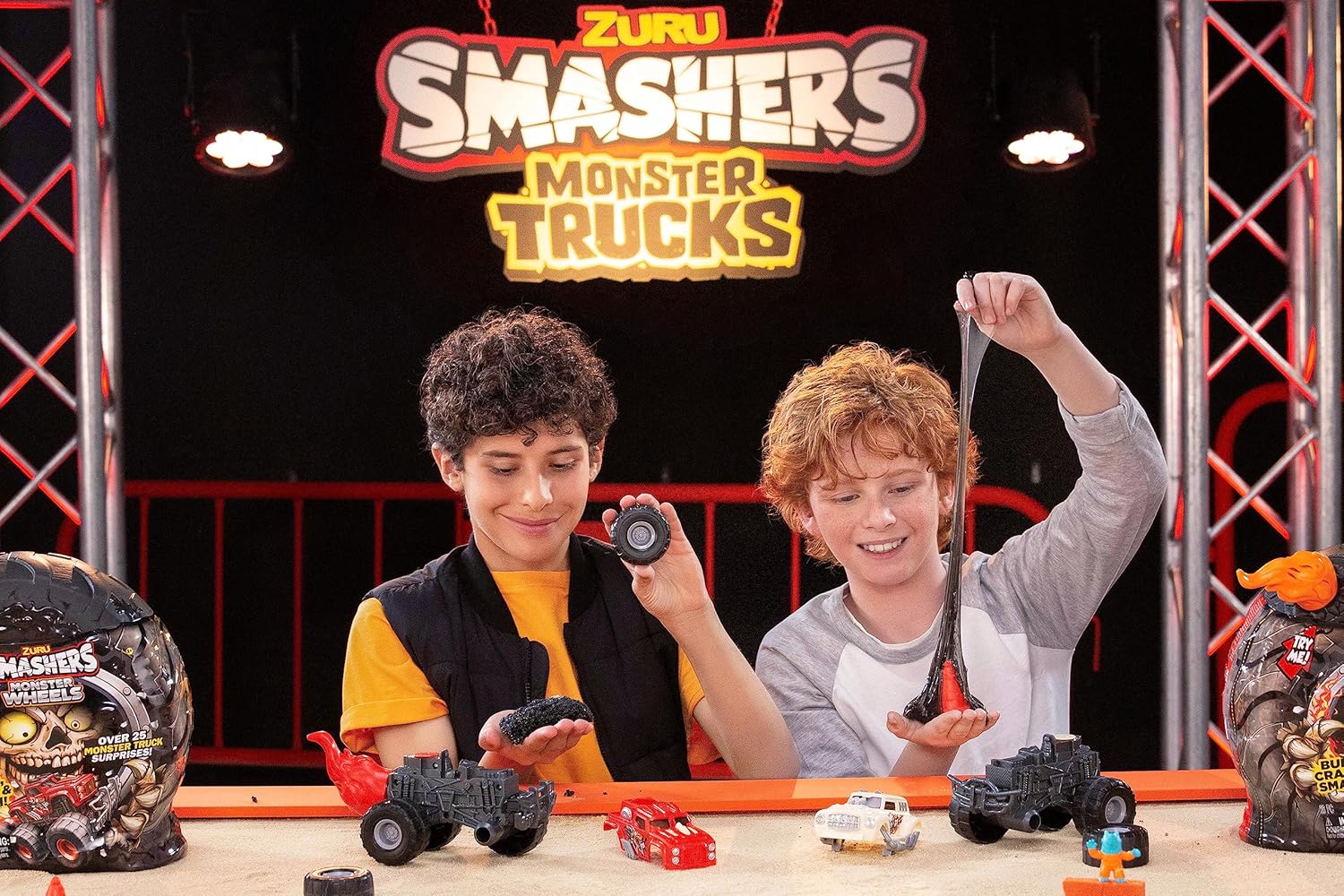 شاحنة الوحوش سماشر - مجموعة اللعب المفاجئة السلسلة 1