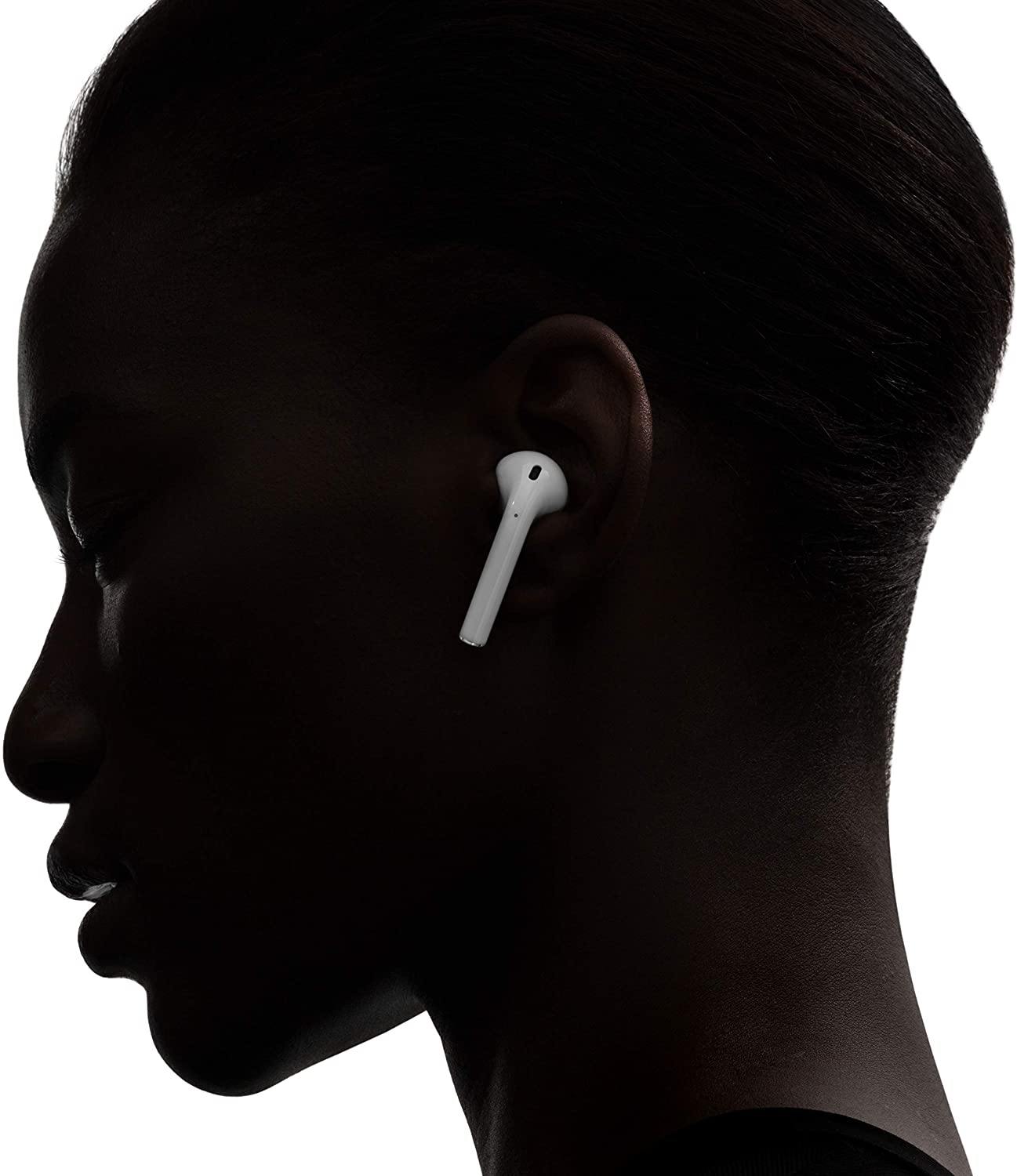 سماعات AirPods مع علبة شحن