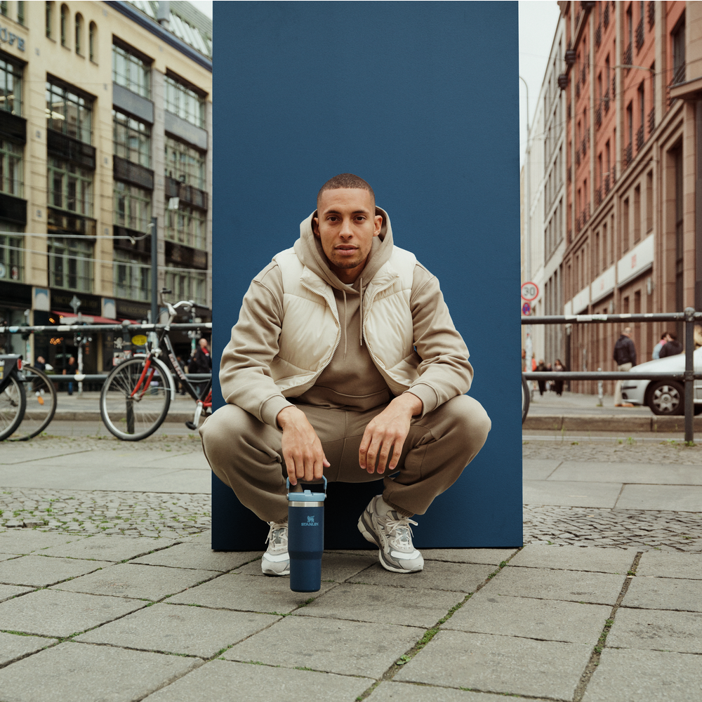 زجاجة ستانلي آيس فلو جو - 870 مل/30 أونصة - قش مرن - أزرق بحري