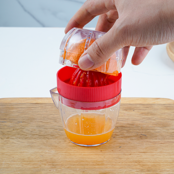 Betty Crocker Lemon Squeezer Transparent & Red
