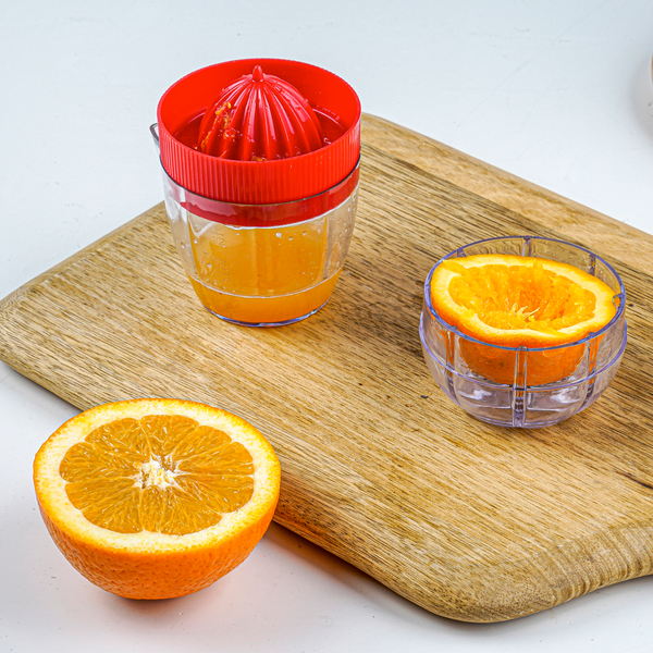 Betty Crocker Lemon Squeezer Transparent & Red