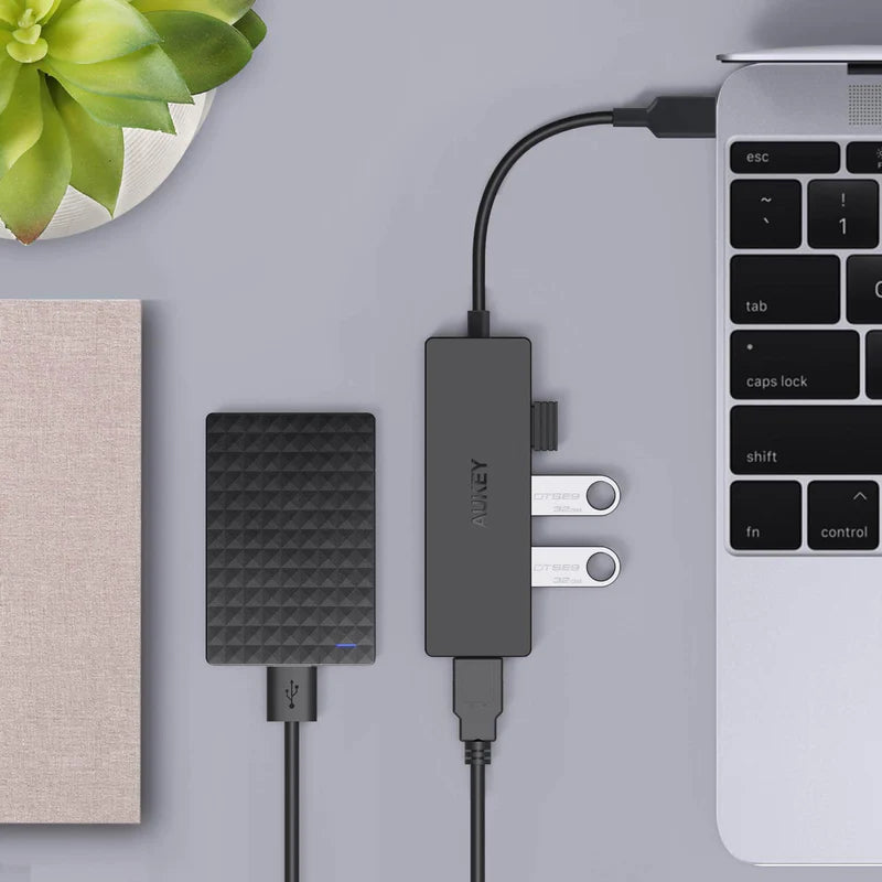 موزع USB-C فائق النحافة مع 4 منافذ USB 3.0 - أسود