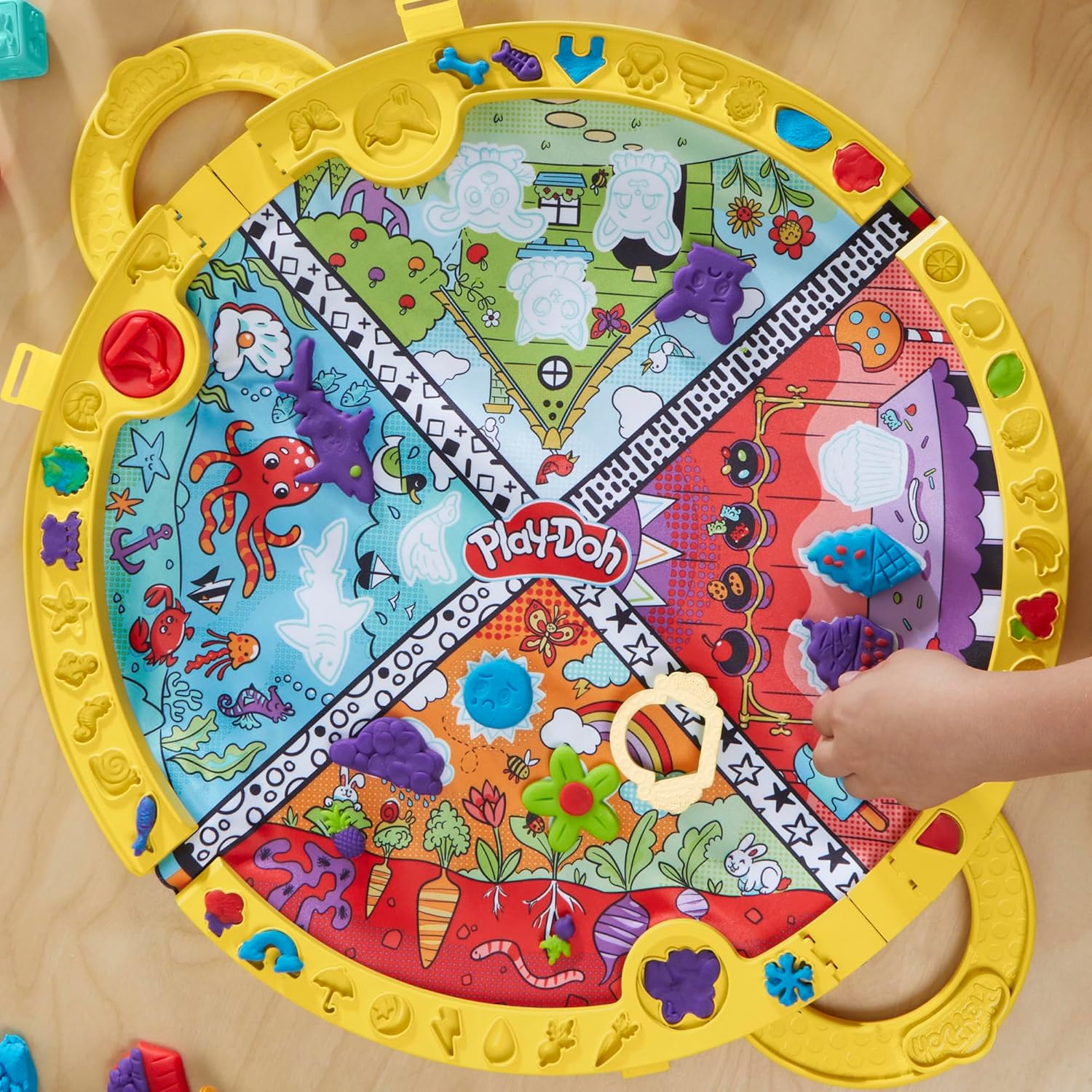 Play-Doh Fold & Go Playmat Starter Set