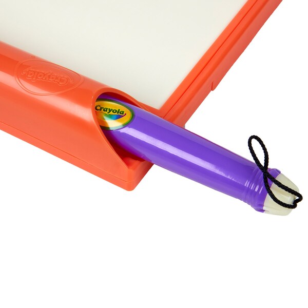 CRAYOLA TRAVEL GLOW ART STUDIO